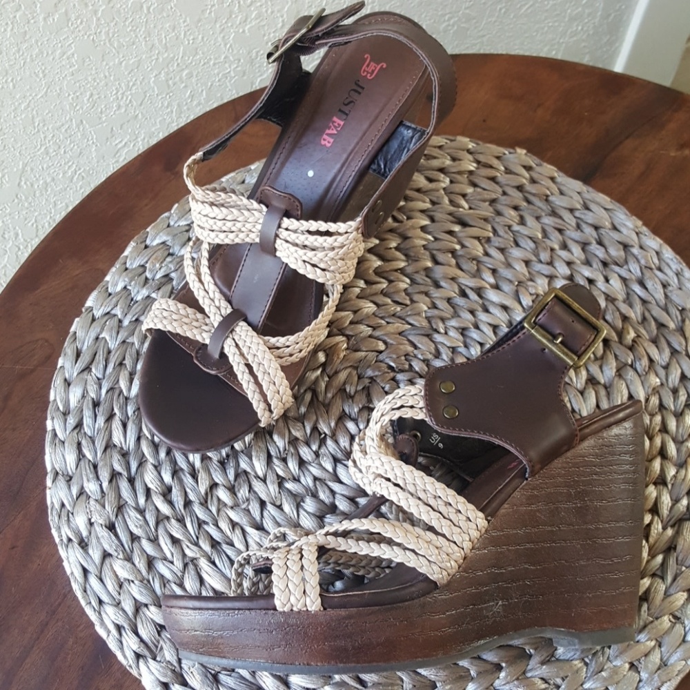 Just Fab strappy wedge sandal size 9 EUC